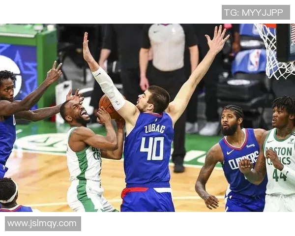 快船与火箭激战正酣文字直播全程回顾精彩瞬间与关键时刻分析