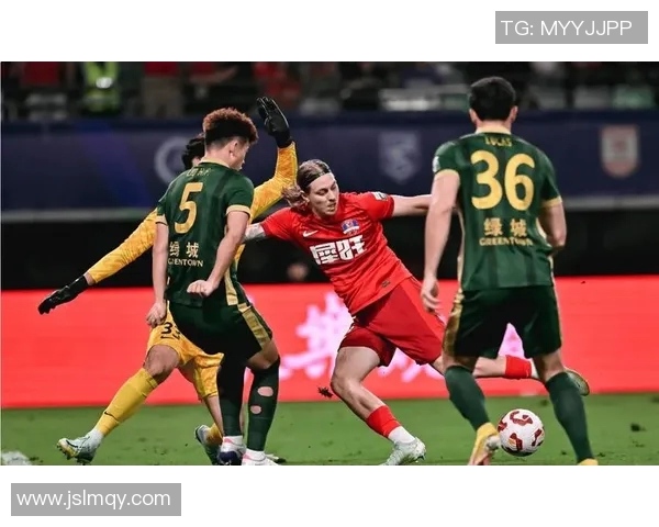 梅州队迎战江绿城,争夺联赛关键三分,球迷期待精彩对决 梅州队迎战江绿城,争夺联赛关键三分,球迷期待精彩对决