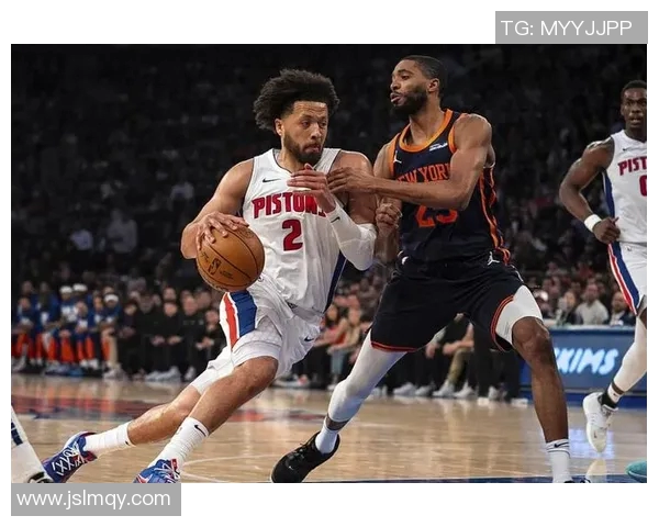 纽约尼克斯与活塞激战正酣球迷期待精彩对决与绝妙表现