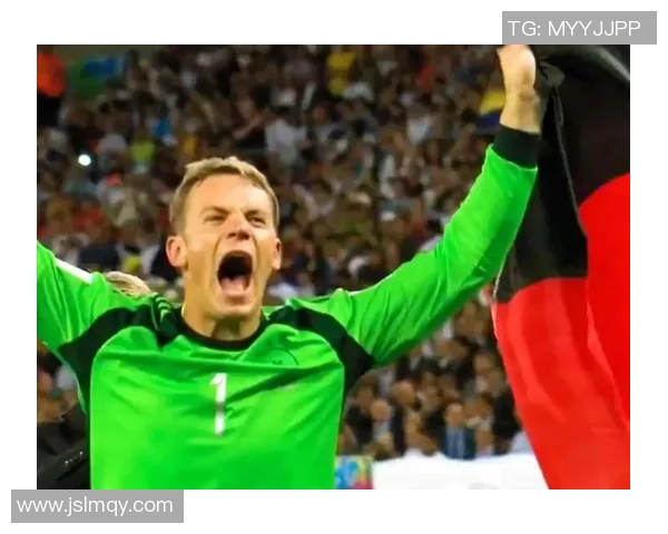 诺伊尔：从守门员到传奇，足球场上的不屈精神与辉煌历程