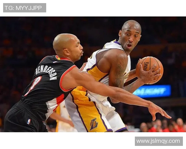 勇士队与湖人队激战正酣精彩直播尽在眼前不容错过